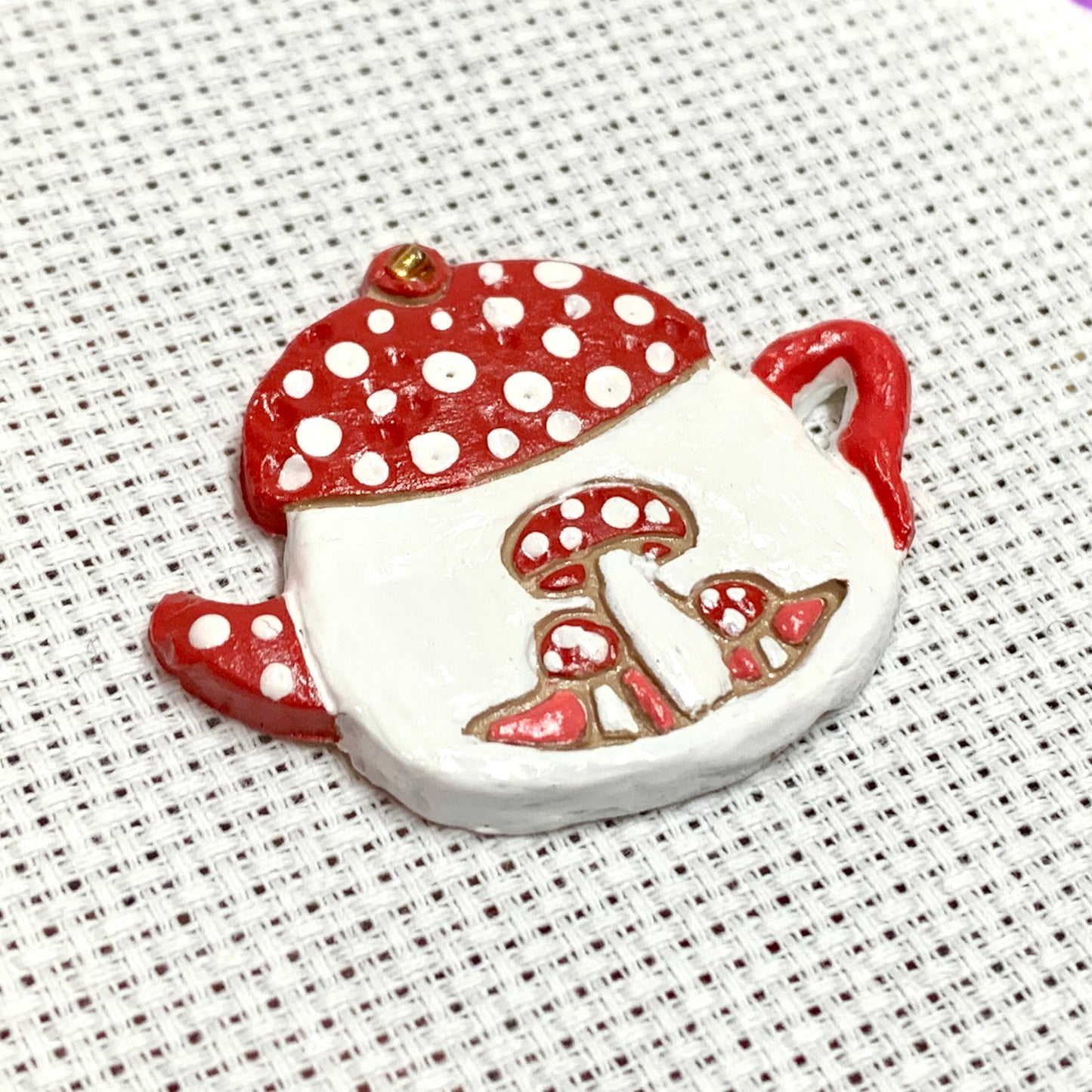 Red & White Mushroom Teapot Needle Minder